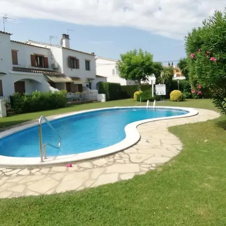 Casa Con Piscina Y Barbacoa Holiday home *